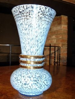 BLUE & WHITE SPECKLE GLASS VASE WITH GOLD BANDED COLLAR DESIGN