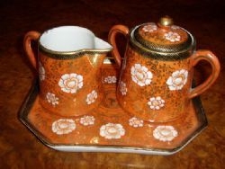 IMARI FLOWER PATTERN JAPANESE PORCELAIN MINATURE TRAY,MILK JUG & SUGAR POT WITH LID