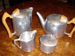 PICQUOT WARE HAND CRAFTED ALUMINIUM TEA & COFFEE POT SET WITH MILK & SUGAR 