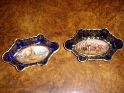 A FINE PAIR OF HAND PAINTED SEVRES CONTINENTAL MINATURE PIN TRAYS 