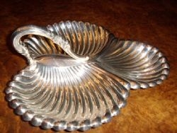 SILVER PLATED OYSTER OR BUFFET DISH IN DESIGN OF SHELL 