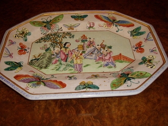 Antique ORIENTAL JAPANESE HEAVILY ENAMELLED TABLE PLATE WITH BUTTERFLY DECORATION. 