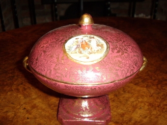 Antique VIENNA PORCELAIN TABLE CENTREPIECE WITH CAMEO SCENES ON THE DOMED LID 