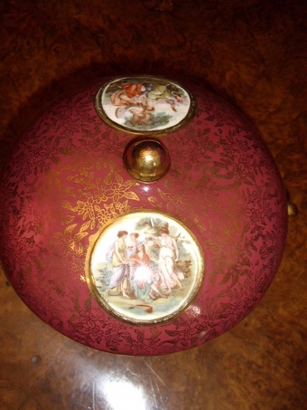 Antique VIENNA PORCELAIN TABLE CENTREPIECE WITH CAMEO SCENES ON THE DOMED LID 