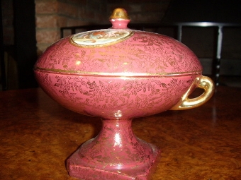 Antique VIENNA PORCELAIN TABLE CENTREPIECE WITH CAMEO SCENES ON THE DOMED LID 