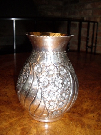 SILVER HAND CRAFTED VASE BY GEORGE TARRATT DECORATED IN DAISES 