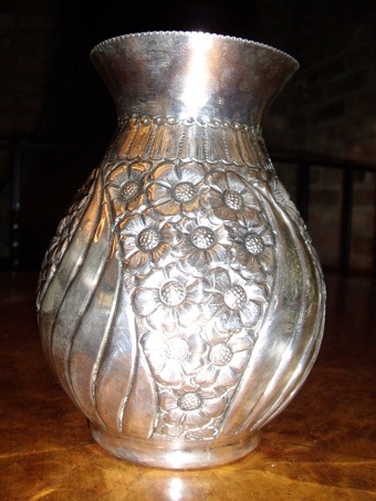 Antique SILVER HAND CRAFTED VASE BY GEORGE TARRATT DECORATED IN DAISES 