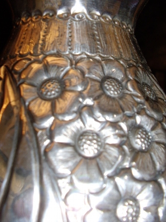 Antique SILVER HAND CRAFTED VASE BY GEORGE TARRATT DECORATED IN DAISES 