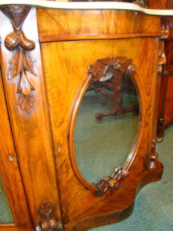 Antique EARLY VICTORIAN SERPENTINE SHAPED CREDENZA IN FIGURED WALNUT WITH MIRROR BACK AND DECORATED WITH CARVED ACORNS & LEAVES  C1837-50.