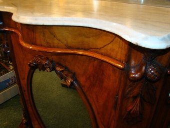 Antique EARLY VICTORIAN SERPENTINE SHAPED CREDENZA IN FIGURED WALNUT WITH MIRROR BACK AND DECORATED WITH CARVED ACORNS & LEAVES  C1837-50.