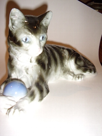 Antique CONTINENTAL FACTORY ANTIQUE PORCELAIN KITTEN  