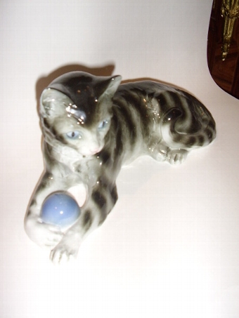 Antique CONTINENTAL FACTORY ANTIQUE PORCELAIN KITTEN  