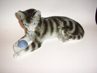 Antique CONTINENTAL FACTORY ANTIQUE PORCELAIN KITTEN  