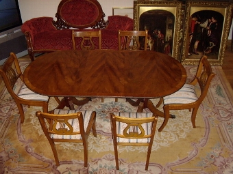 Antique REGENCY STYLE ANTIQUE FLAME MAHOGANY EXTENDING DINING TABLE & SIX MATCHING HARP BACKED CHAIRS.