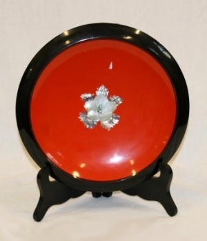 Commemorative lacquer bowl presented by Lord Delfont