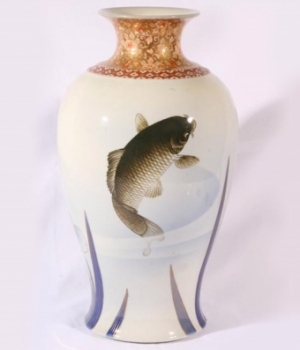20th century Japanese porcelain vase by Fukagawa