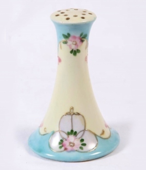 An early 20th century Japanese Hatpin holder