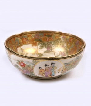 19th century Japanese Satsuma Bowl of superb quality