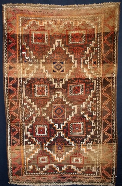 ANTIQUE BALUCH RUG, TRIBAL DESIGN, CAMEL WOOL, CIRCA 1900.