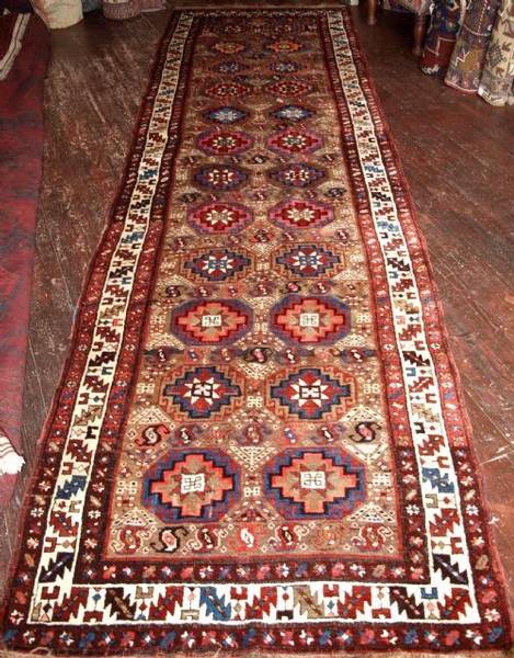 ANTIQUE KURDISH RUNNER MEMLING GUL DESIGN, CIRCA 1900.