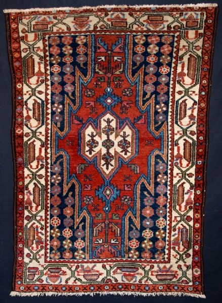 ANTIQUE PERSIAN MAZLAHAN RUG OF SMALL SIZE, EARLY 20TH CENTURY