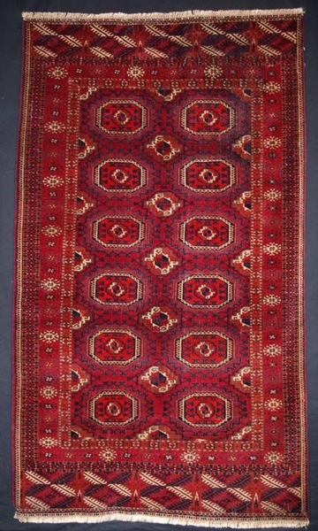 ANTIQUE TEKKE TURKMEN RUG WITH SALOR GULS, 4TH QUARTER 19TH CENTURY.