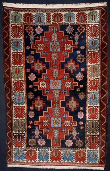 OLD NORTH WEST PERSIAN MAZLAGHAN VILLAGE RUG, CIRCA 1920. 