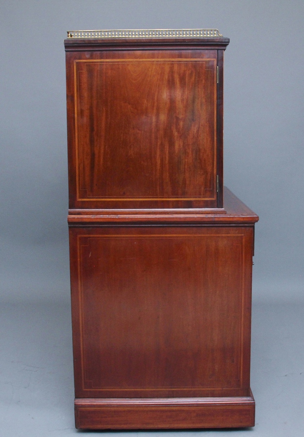 Antique Superb quality 19th Century mahogany secretaire desk cabinet