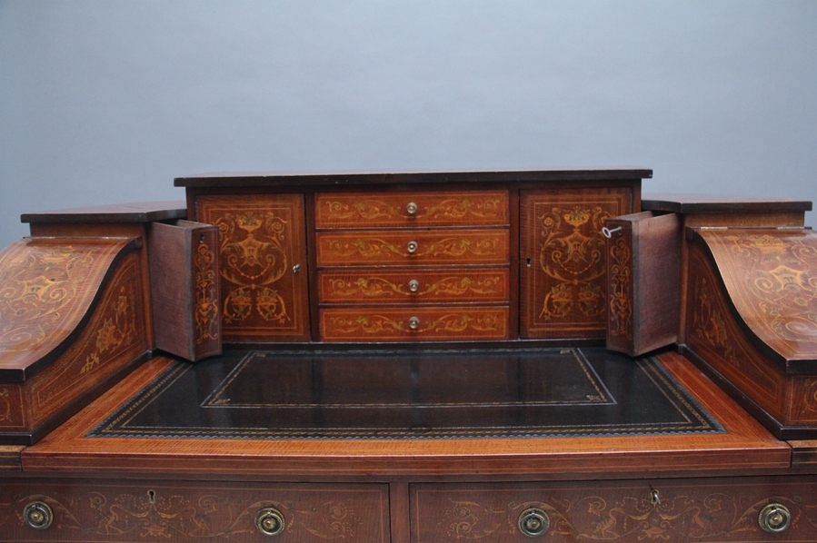 Antique Fabulous quality early 20th Century mahogany and inlaid Carlton house desk