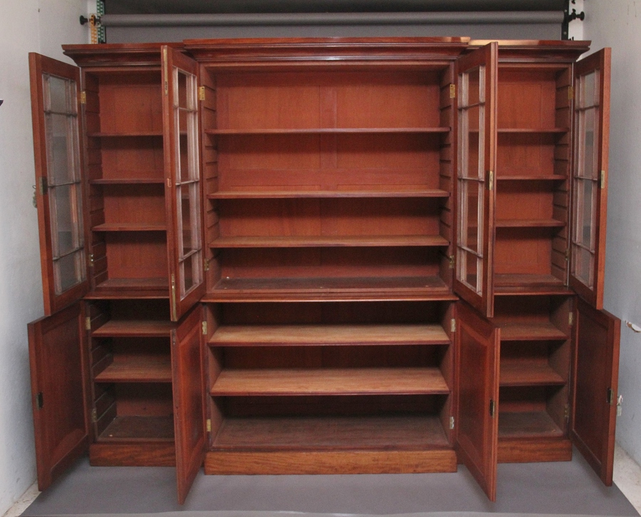 Antique Superb quality 19th Century mahogany breakfront bookcase
