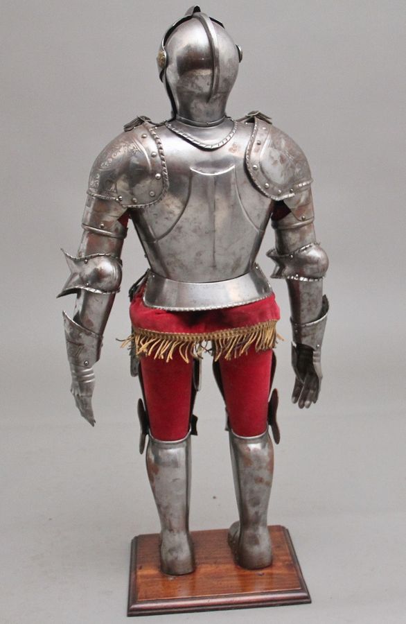 Antique An impressive early 20th miniature suit of armour