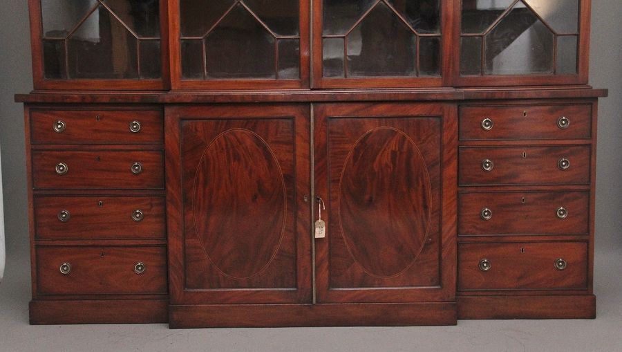 Antique A superb quality early 19th Century mahogany breakfront bookcase