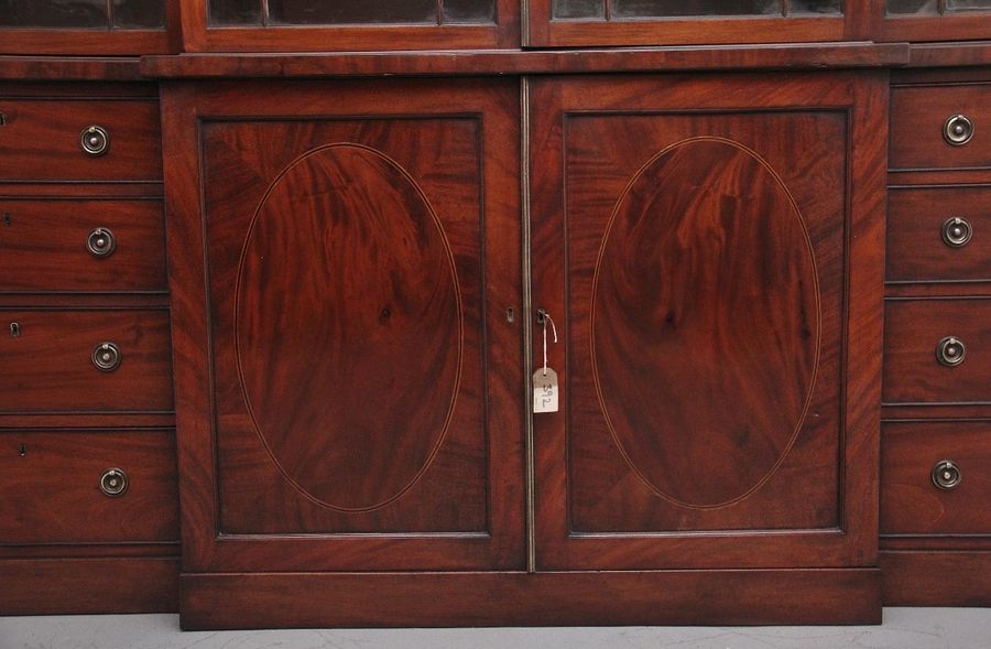 Antique A superb quality early 19th Century mahogany breakfront bookcase