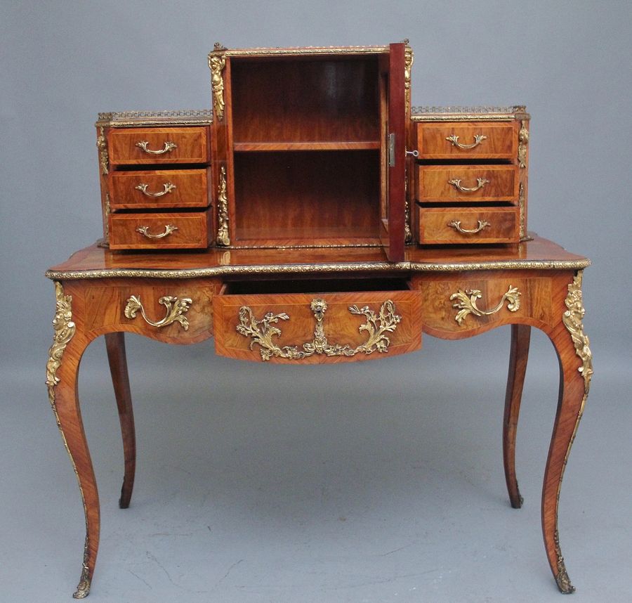Antique 19th Century walnut desk by Gillows
