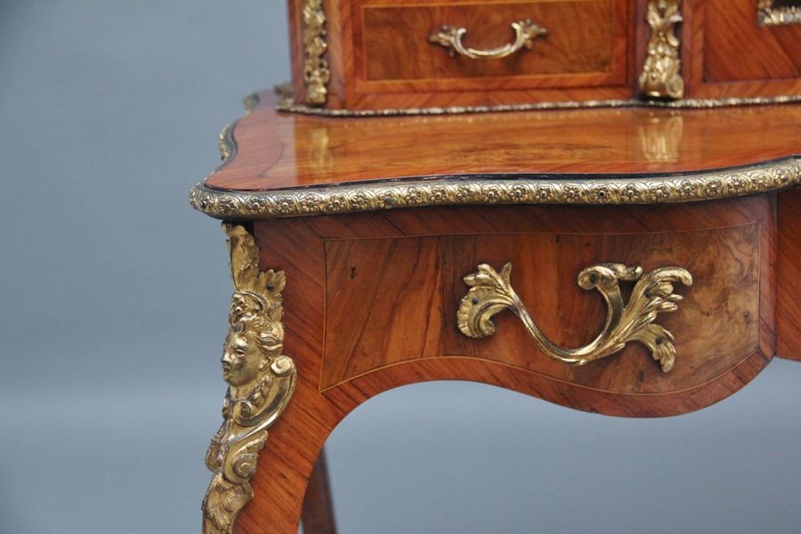Antique 19th Century walnut desk by Gillows