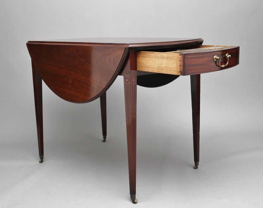 Antique 18th Century mahogany oval Pembroke table