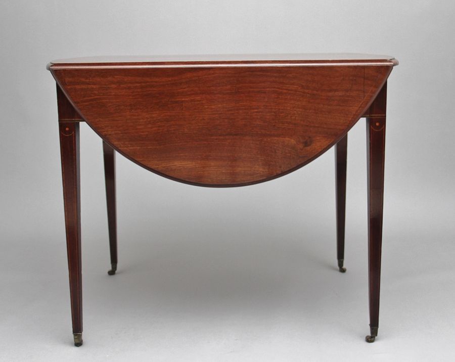 Antique 18th Century mahogany oval Pembroke table