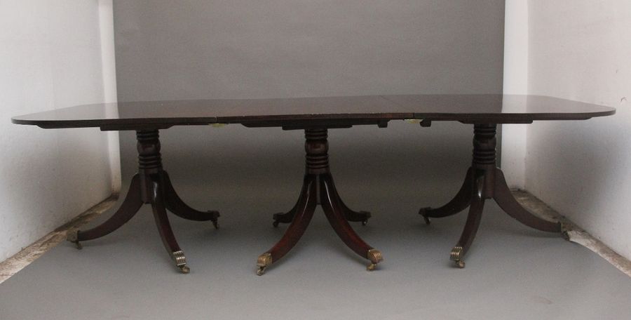 Antique Early 19th Century three pedestal dining table