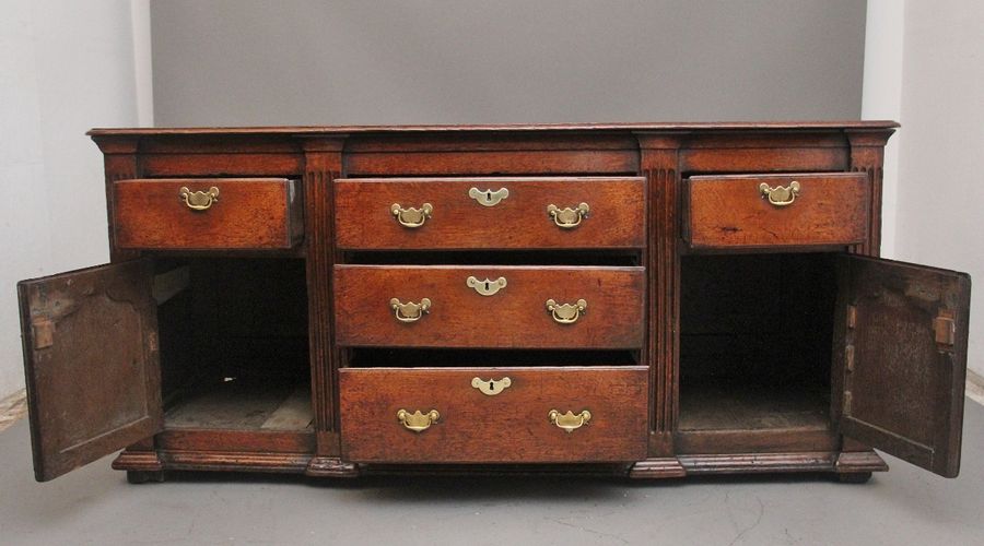 Antique A good Georgian 18th Century oak dresser