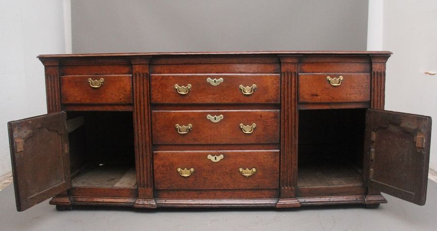 Antique A good Georgian 18th Century oak dresser