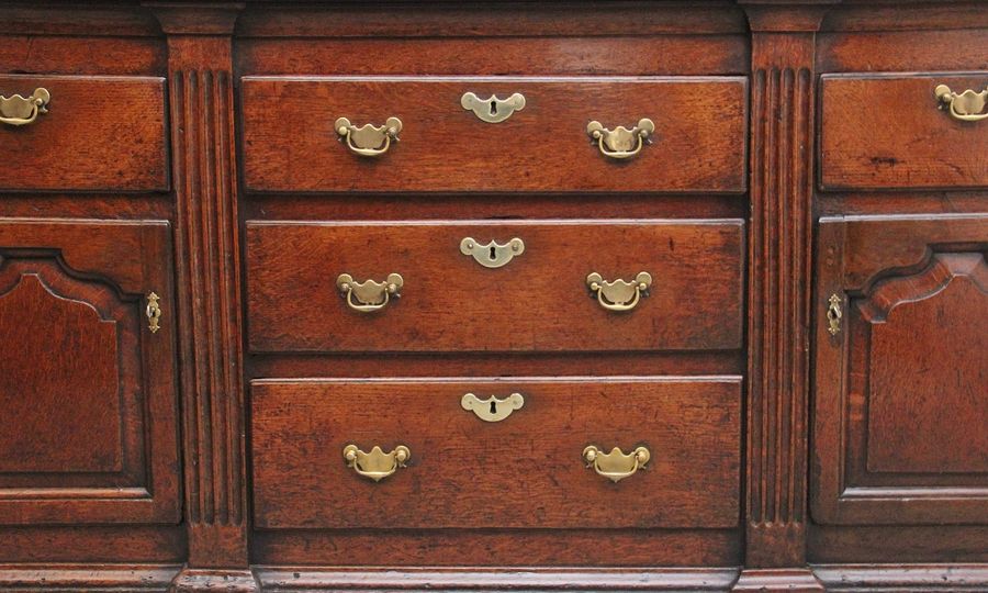 Antique A good Georgian 18th Century oak dresser