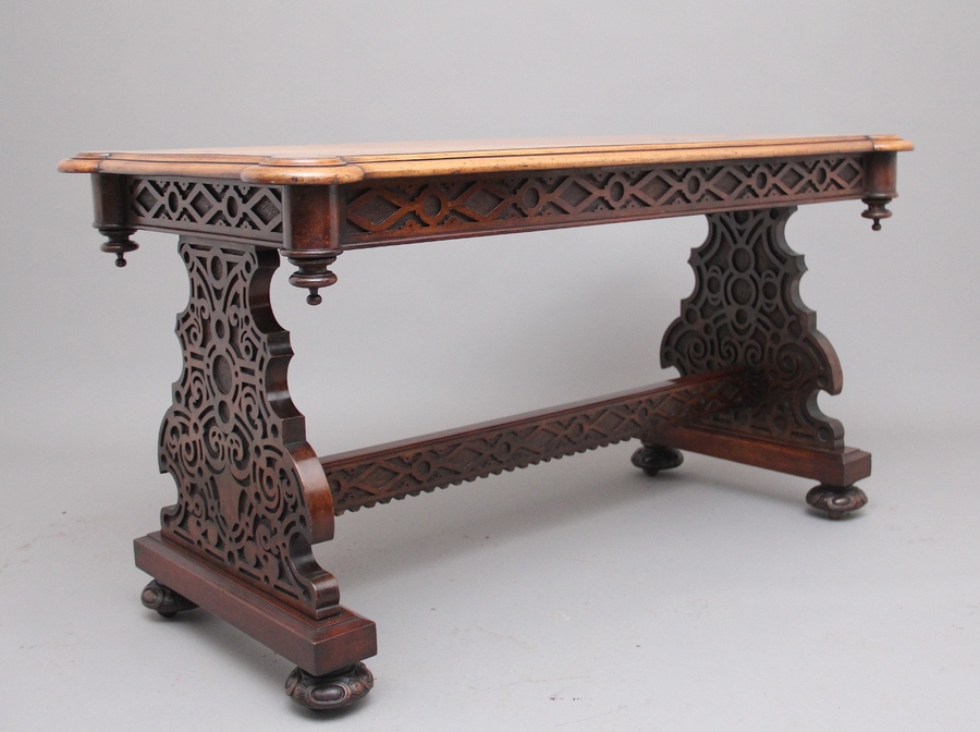 Antique Superb quality 19th Century walnut library table