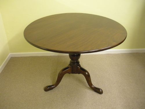 Antique Late 18th/early 19th century mahogany circular tilt top breakfast table. 