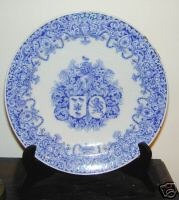 18TH CENTURY DELFT ARMORIAL PLATE