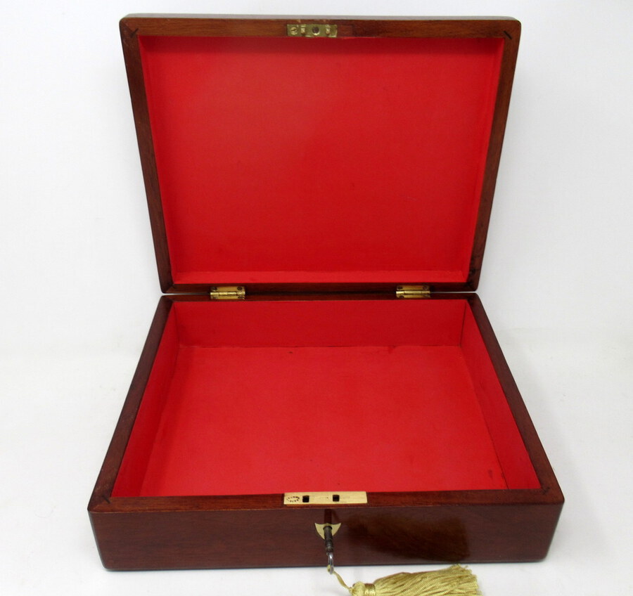 Antique Antique Vintage Mahogany Wooden Jewelry or Gentleman's Cigar Box Casket