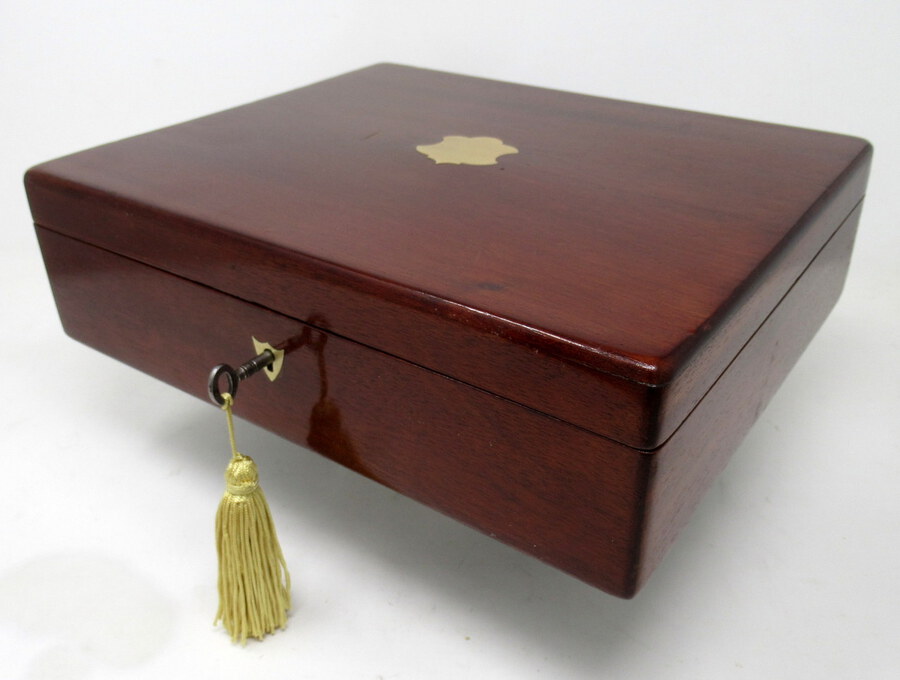 Antique Vintage Mahogany Wooden Jewelry or Gentleman's Cigar Box Casket