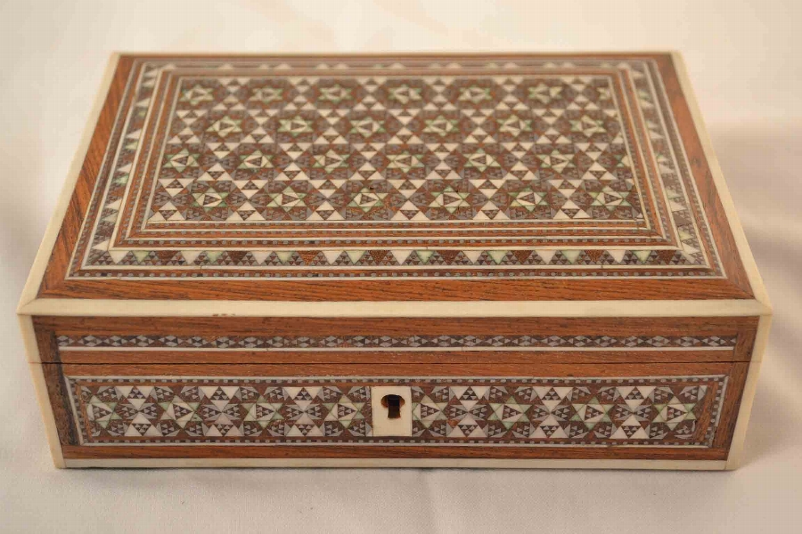 Syrian hand made walnut mosaic box C1980