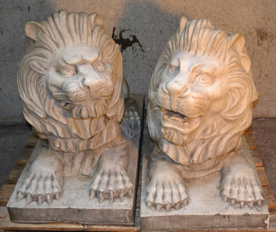 Stunning Pair of Gorgeous Vintage Marble Lions