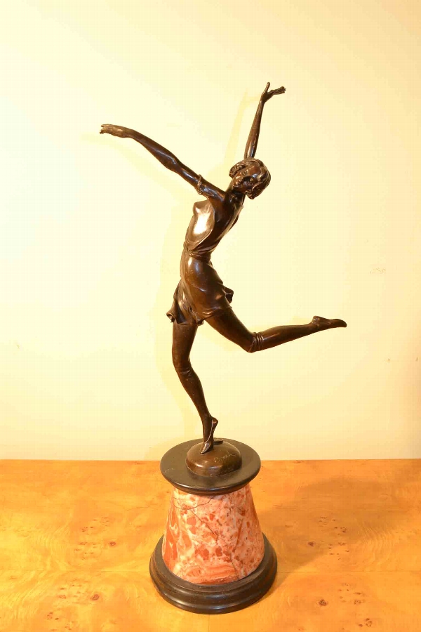 Charming Bronze Sculpture Female Dancer Bruno Zach