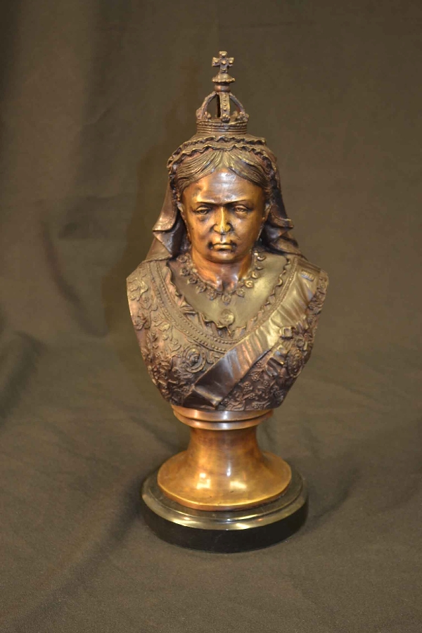 Stunning Bronze Sculpture Queen Victoria Marble Base